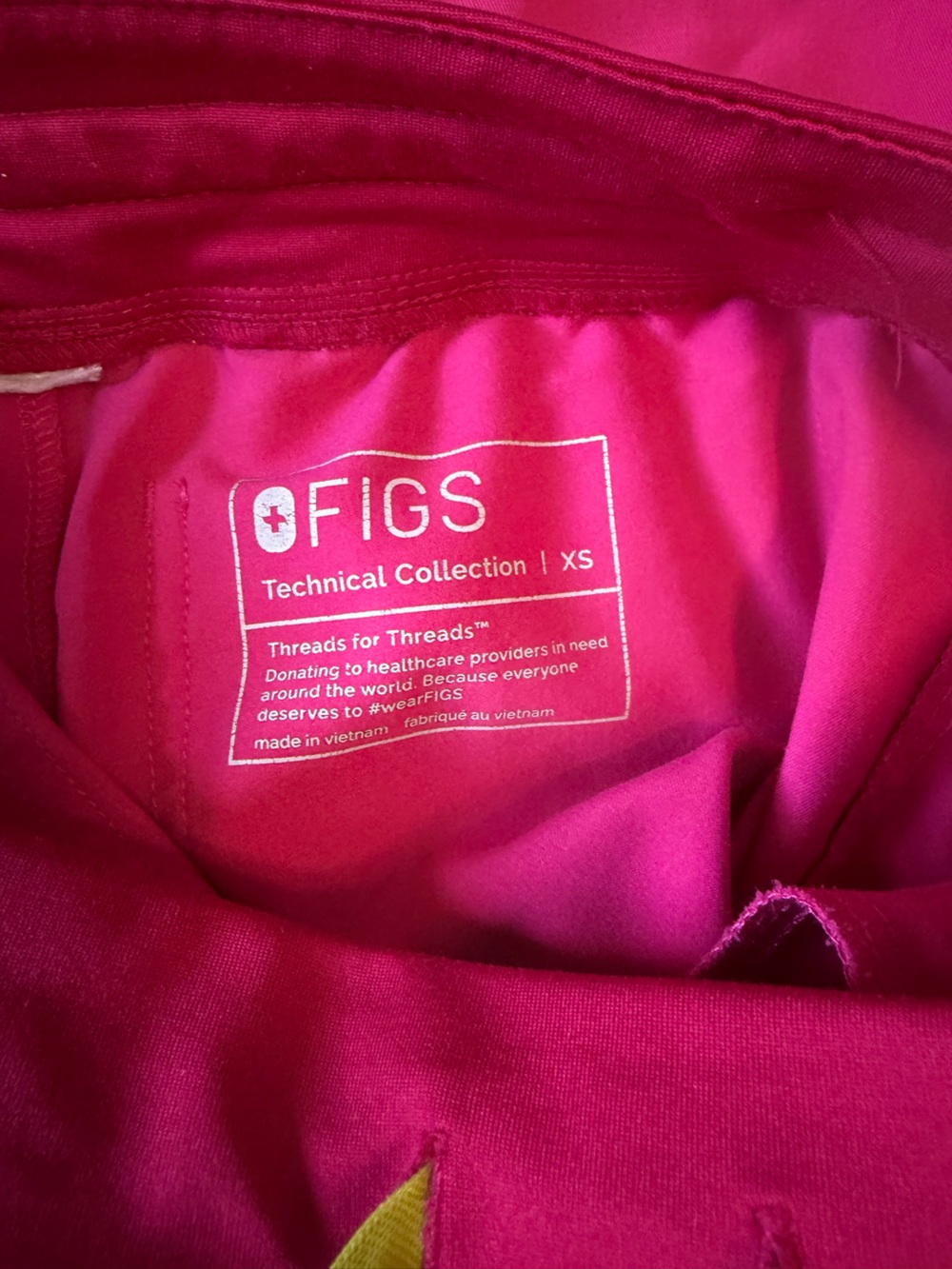 FIGS XS Shocking pink set great used condition - Picture 4 of 4